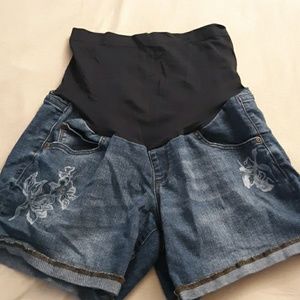 Maternity shorts